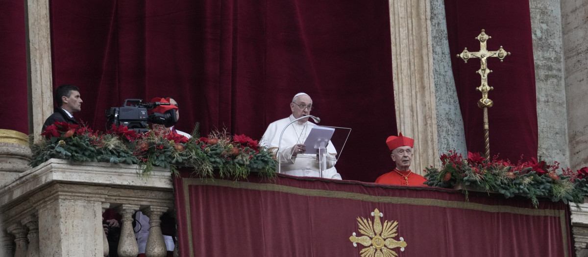 El Papa Francisco en el balcón de las bendiciones del Vaticano.