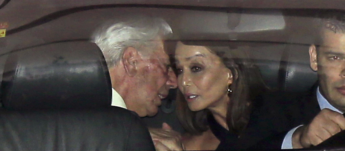 EL ESCRITOR MARIO VARGAS LLOSA E ISABEL PREYSLER POR LAS CALLES DE MADRID
30/06/2015
MADRID