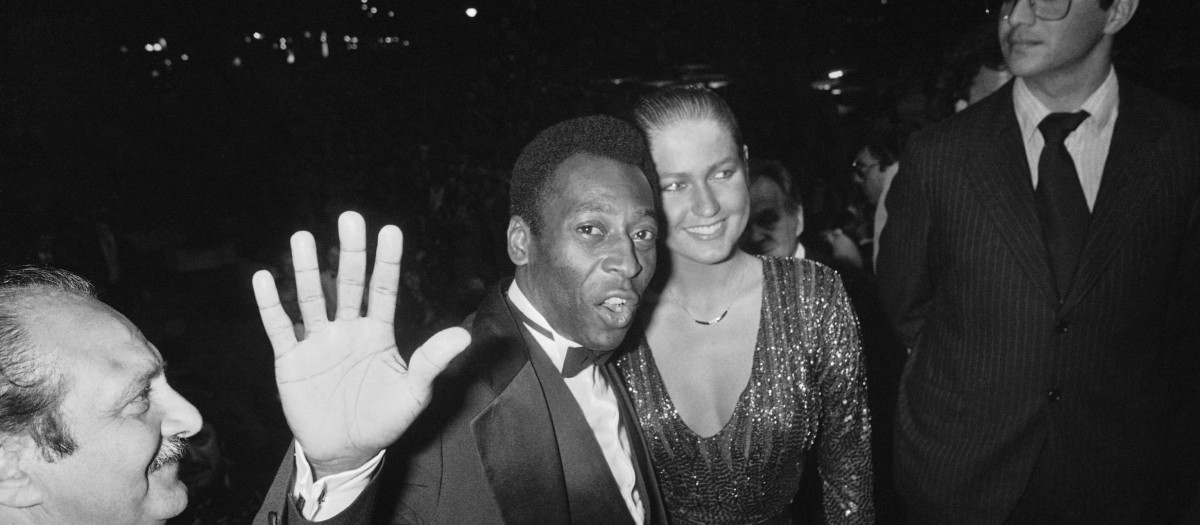 FILE - Brazilian soccer star Pele and his girlfriend Xuxa arrive to see the screening of the Spanish movie Carmen, directed by Carlos Saura, at the film festival in Cannes, France, May 15, 1983. Pelé, the Brazilian king of soccer who won a record three World Cups and became one of the most commanding sports figures of the last century, died in Sao Paulo on Thursday, Dec. 29, 2022. He was 82.  (AP Photo, File) *** Local Caption *** .