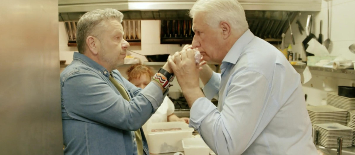 Chicote y Álvarez, en la cocina del Magalia