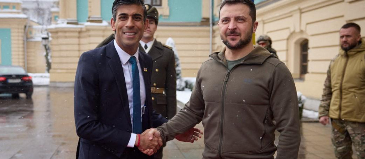 El primer ministro británico Rishi Sunak junto al presidente ucraniano Volodímir Zelenski