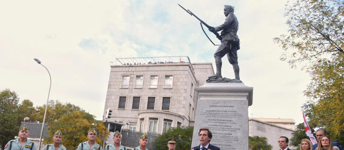 Monumento al legionario en el Paseo de la Castellana, Madrid