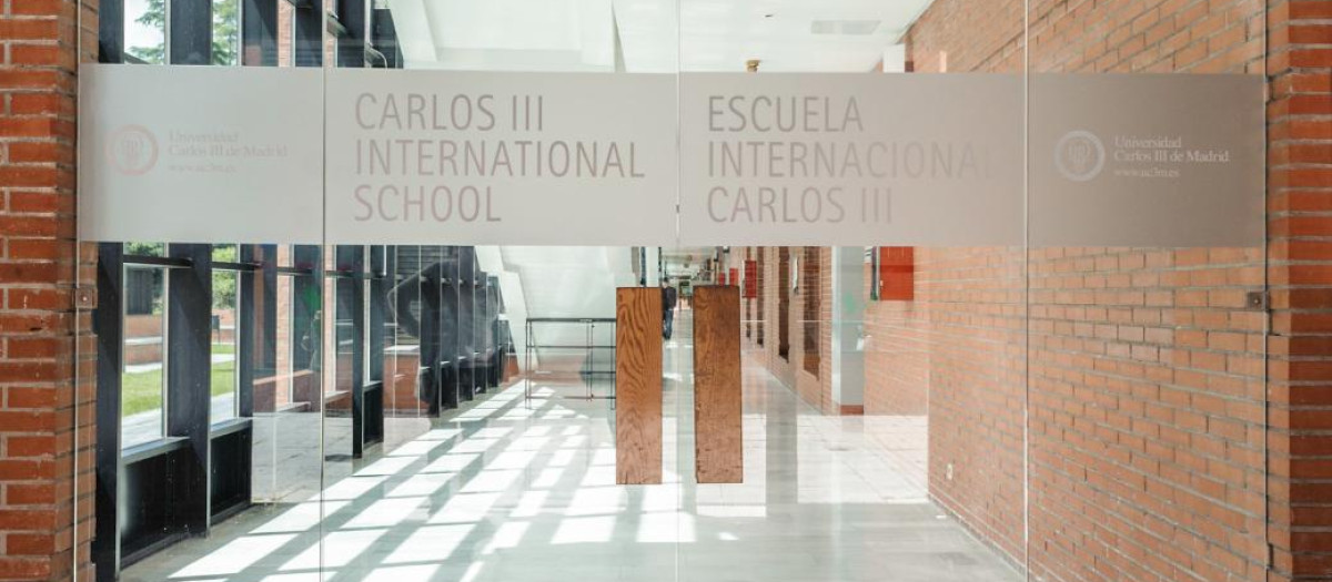 Entrada de la Escuela Internacional Carlos III, universidad madrileña con campus en Getafe
