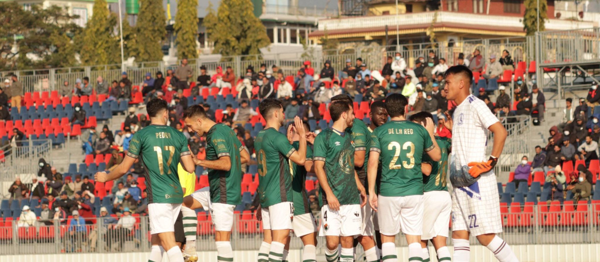 El Cacereño preparó el partido ante el Real Madrid con dos partidos en Nepal