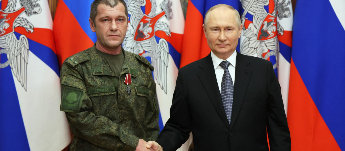 El presidente ruso Vladimir Putin condecoró a militares que participan en la invasión de Ucrania