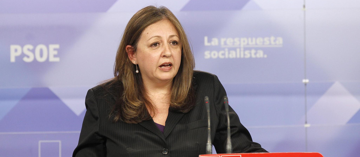 María del Mar Villafranca, en una rueda del prensa como secretaria de Educación y Cultura del PSOE en 2012