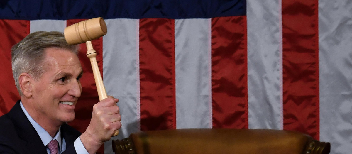 Newly elected Speaker of the US House of Representatives Kevin McCarthy holds the gavel after he was elected on the 15th ballot at the US Capitol in Washington, DC, on January 7, 2023. - Kevin McCarthy's election to his dream job of speaker of the US House of Representatives was secured through a mix of bombproof ambition, a talent for cutting deals and a proven track record of getting Republicans what they need.
He only won election as speaker after they forced him to endure 15 rounds of voting -- a torrid spectacle unseen in the US Capitol since 1859. (Photo by OLIVIER DOULIERY / AFP)