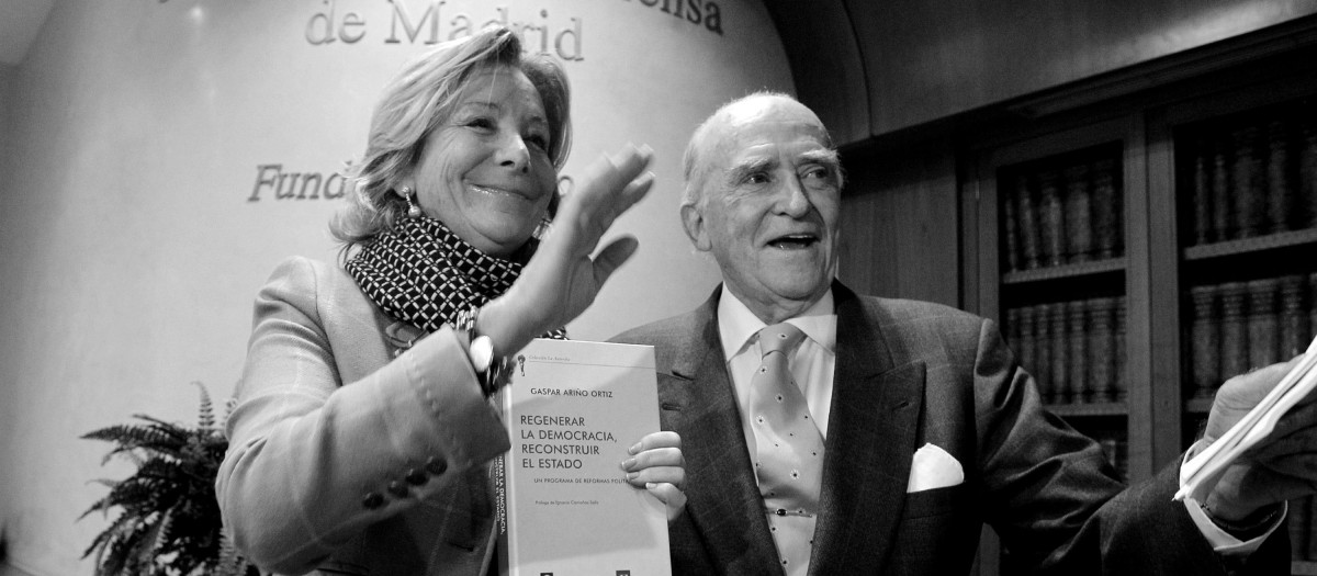 Gaspar Arino, junto a Esperanza Aguirre en la presentación de su libro Regenerar la Democracia, Reconstruir el Estado