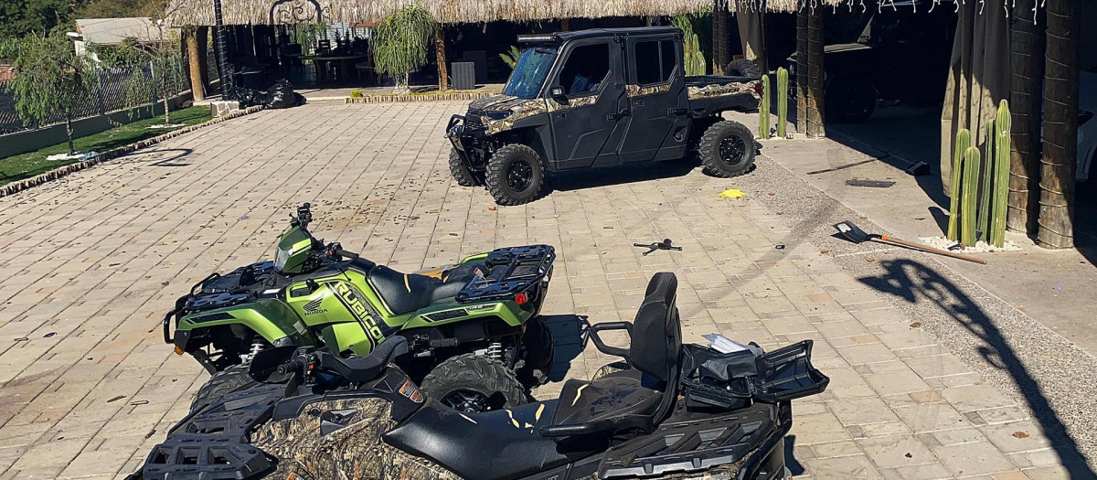 MEX3785. CULIACÁN (MÉXICO), 07/01/2023.- Fotografía hoy, que muestra el interior de la casa donde fue capturado Ovidio Guzmán, hijo del 'Chapo', el pasado 5 de enero de 2023 en Culiacán, Sinaloa (México). Con rastros de sangre, cientos de casquillos y poco más de una decena de vehículos blindados con impactos de bala se encuentra la casa donde fue detenido Ovidio Guzmán, uno de los hijos de Joaquín el Chapo Guzmán, en Sinaloa, ubicada en Sinaloa, al norte de México. EFE/Juan Carlos Cruz