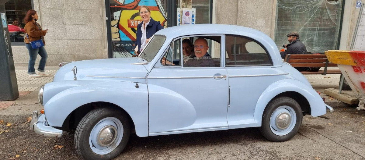 Luis E. Togores, con su Morris Minor