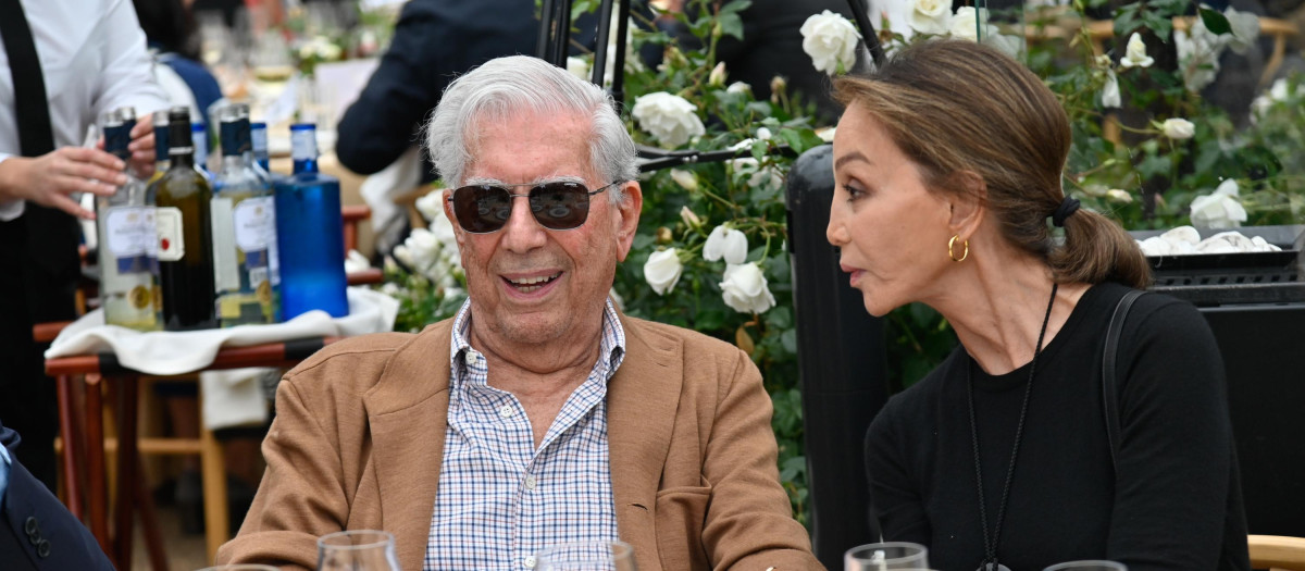 Isabel Preysler and writer Alvaro Vargas Llosa during Un encuentro para la cultura en libertad Forum in Madrid on Friday, 21 October 2022.