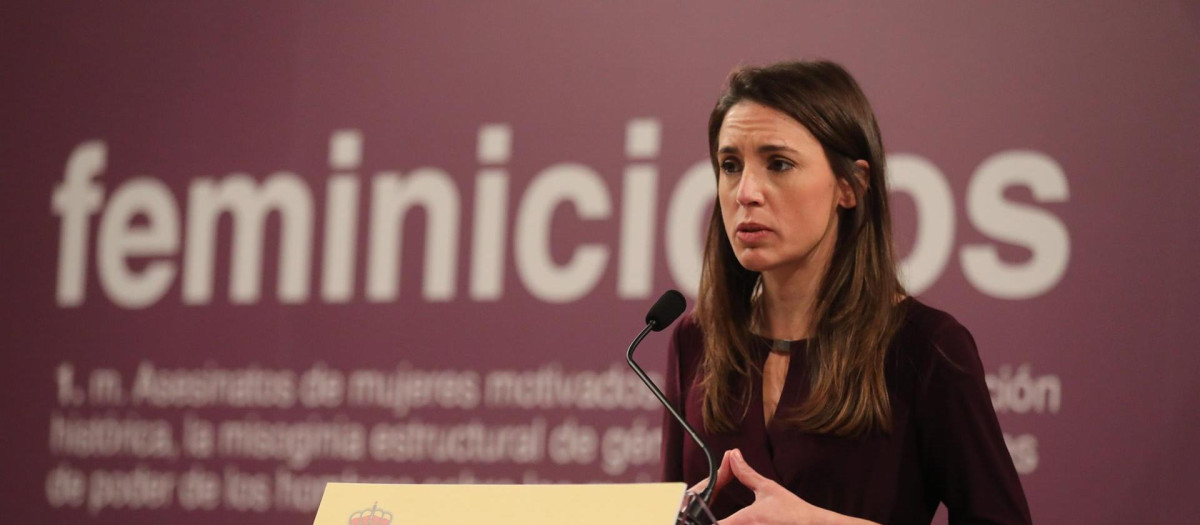 La ministra de Igualdad, Irene Montero, comparece en una rueda de prensa para hacer balance de 2021, en el Ministerio de Igualdad