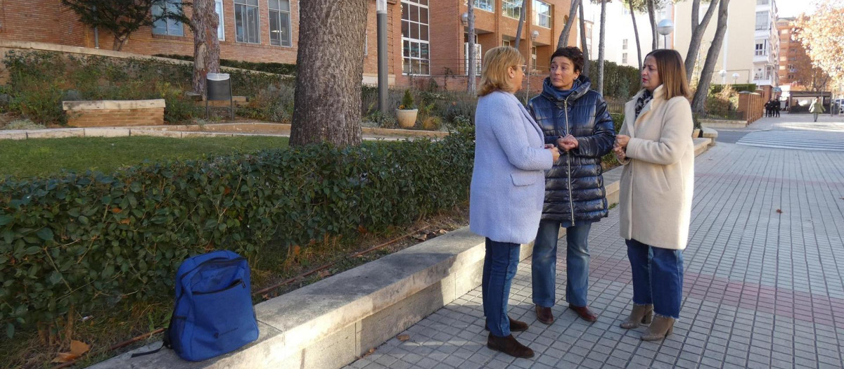 Ana Marín, junto a Carmen Pobo y Rosa María Sánchez.