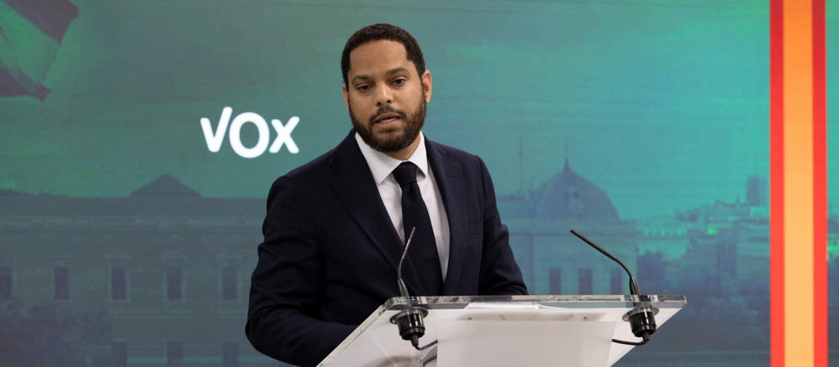 Ignacio Garriga ofrece una rueda de prensa desde la sede nacional de Vox