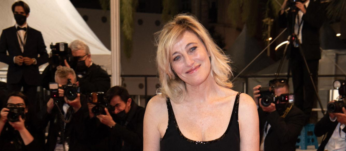 La actriz y directora Valeria Bruni Tedeschi presenta en los premios Cesar su película 'Forever Young (Les Amandiers)'