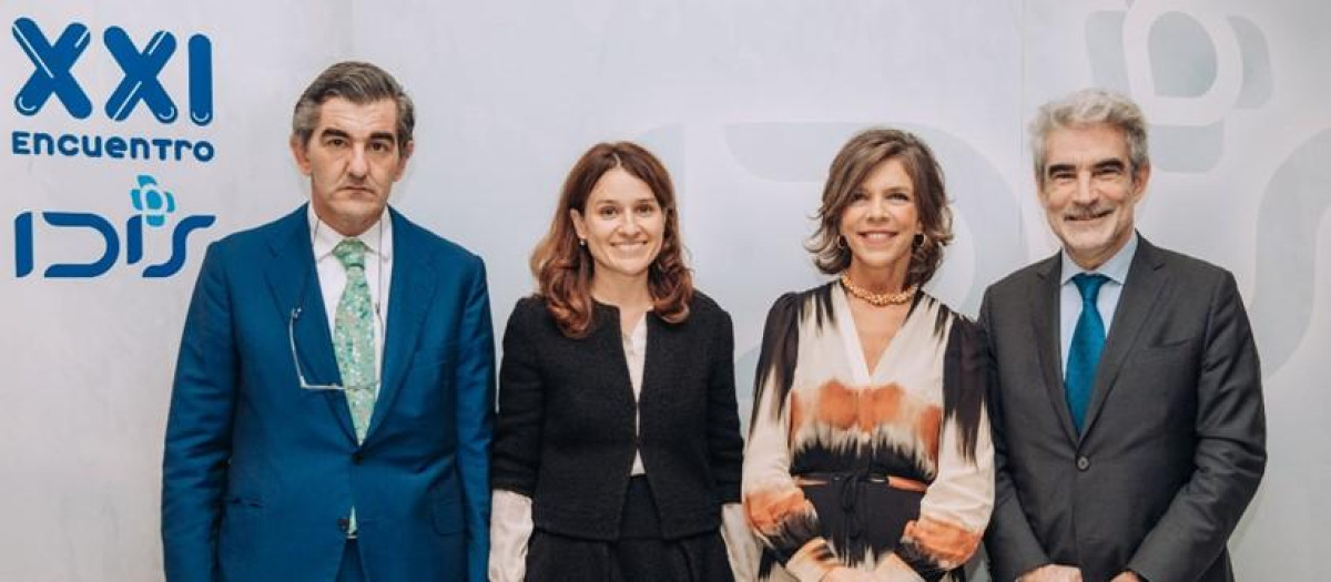 Juan Abarca, presidente de la Fundación IDIS; Ana Pérez Velamazán, Head of consulting de Iqvia; Marta Villanueva, directora general de IDIS, y José Fernández Arteagabeitia, General Manager de Iqvia