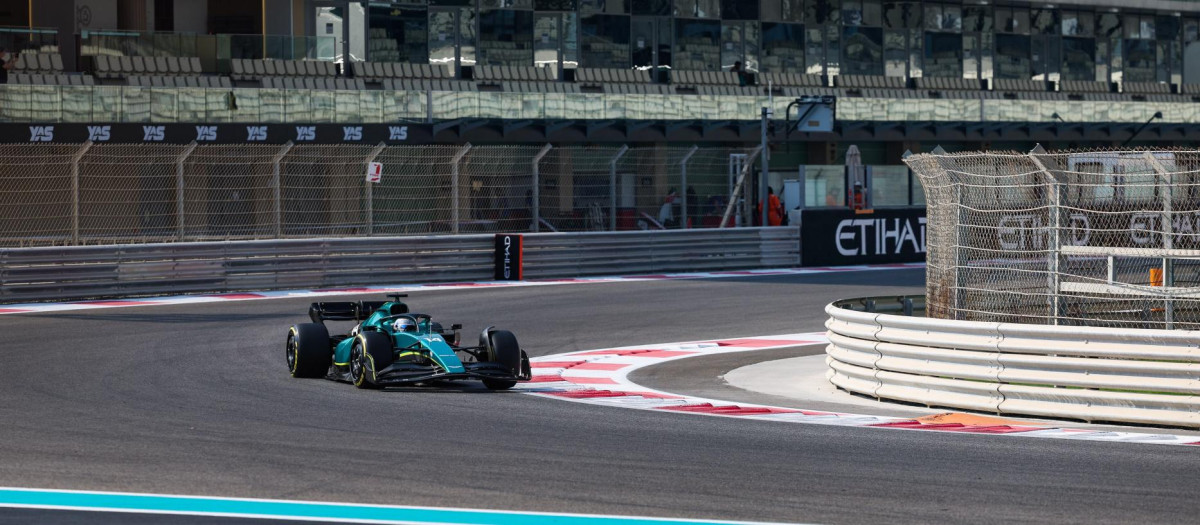 Fernando Alonso durante los test de Abu Dhabi de 2022