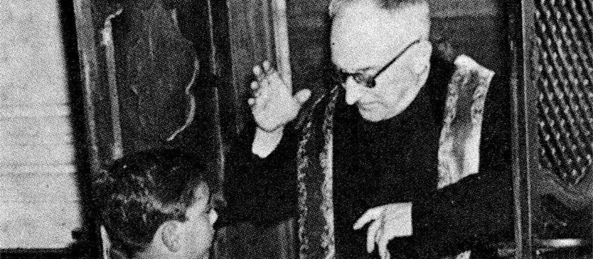 El Padre Vicente confesando a un niño