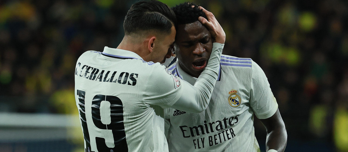 Ceballos y Vinicius celebran el tercer gol del Real Madrid