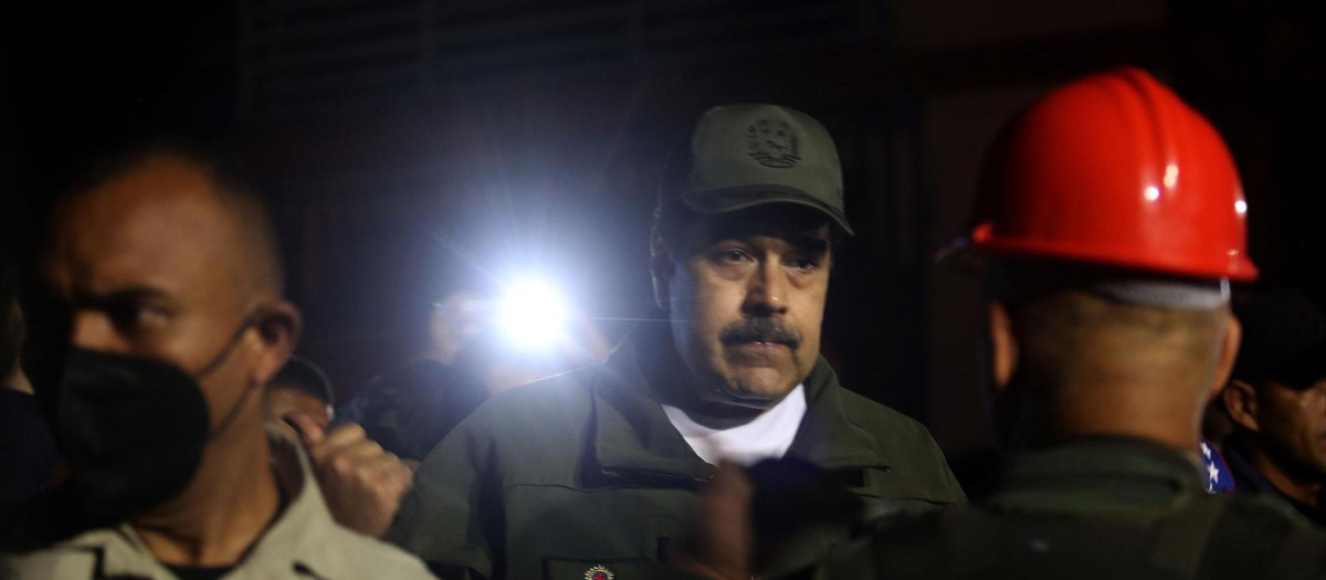 El presidente de Venezuela, Nicolás Maduro, visita una zona de Maracay afectada por las lluvias, en una imagen de archivo