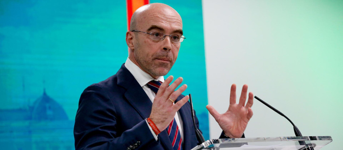 El vicepresidente de Acción Política de Vox, Jorge Buxadé, durante la rueda de prensa ofrecida este lunes en la sede de la formación, en Madrid