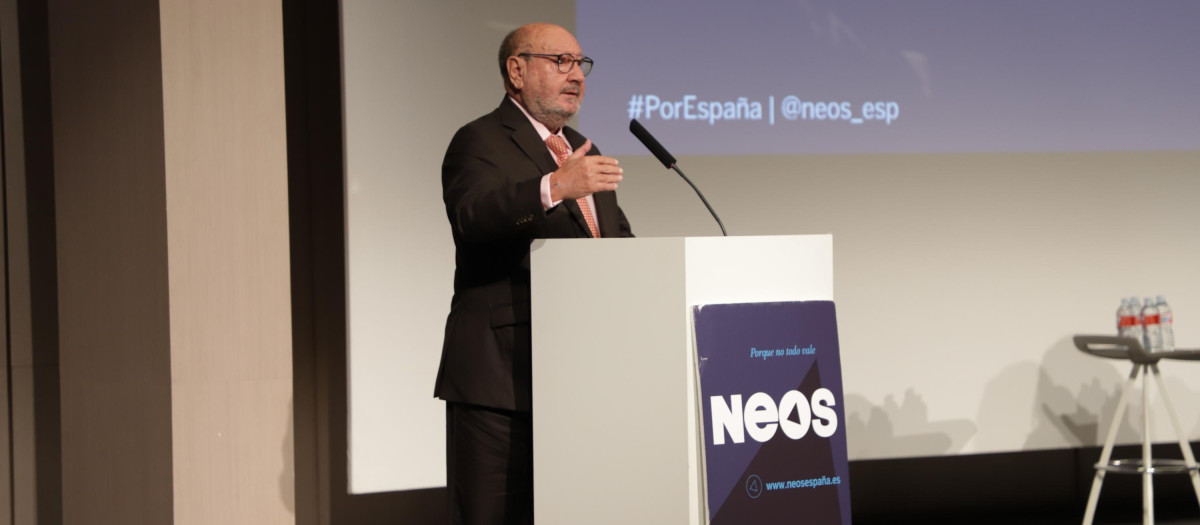 Mariano Gomá, presidente de Foro España Cívica, interviene en el acto de NEOS