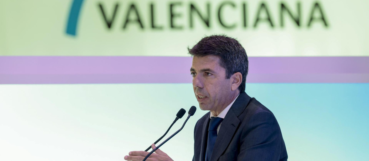 El presidente de la Diputación de Alicante, Carlos Mazón, en el stand de la Comunitat Valenciana de Fitur