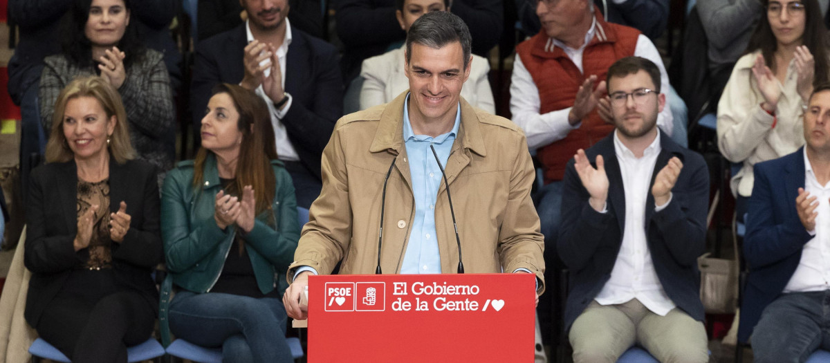 Pedro Sánchez asiste a un acto del PSOE en La Palma