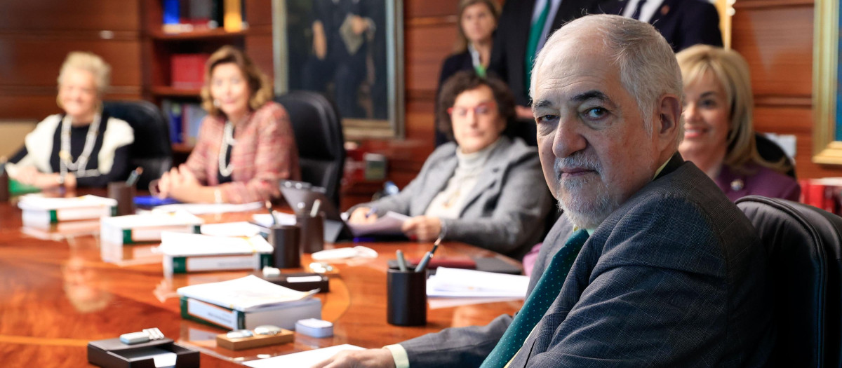 Conde-Pumpido en el primer pleno tras la renovación