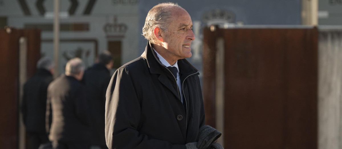 El expresidente de la Generalitat valenciana Francisco Camps regresa este lunes a la Audiencia Nacional para ser juzgado por la presunta adjudicación irregular a la trama Gürtel del montaje de un expositor de Fitur en 2009, después de que el tribunal suspendiese la semana pasada el inicio del juicio. EFE/ Fernando Villar