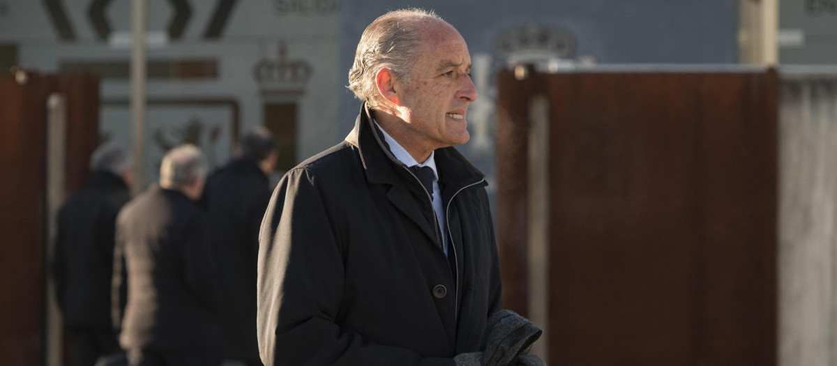 El expresidente de la Generalitat valenciana Francisco Camps regresa este lunes a la Audiencia Nacional para ser juzgado por la presunta adjudicación irregular a la trama Gürtel del montaje de un expositor de Fitur en 2009, después de que el tribunal suspendiese la semana pasada el inicio del juicio. EFE/ Fernando Villar