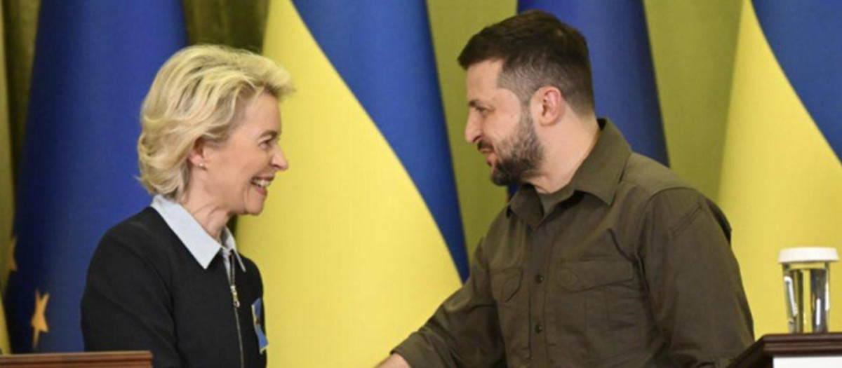 Ursula Von der Leyen, y el presidente de Ucrania, Volodimir Zelenski, en una imagen de archivo