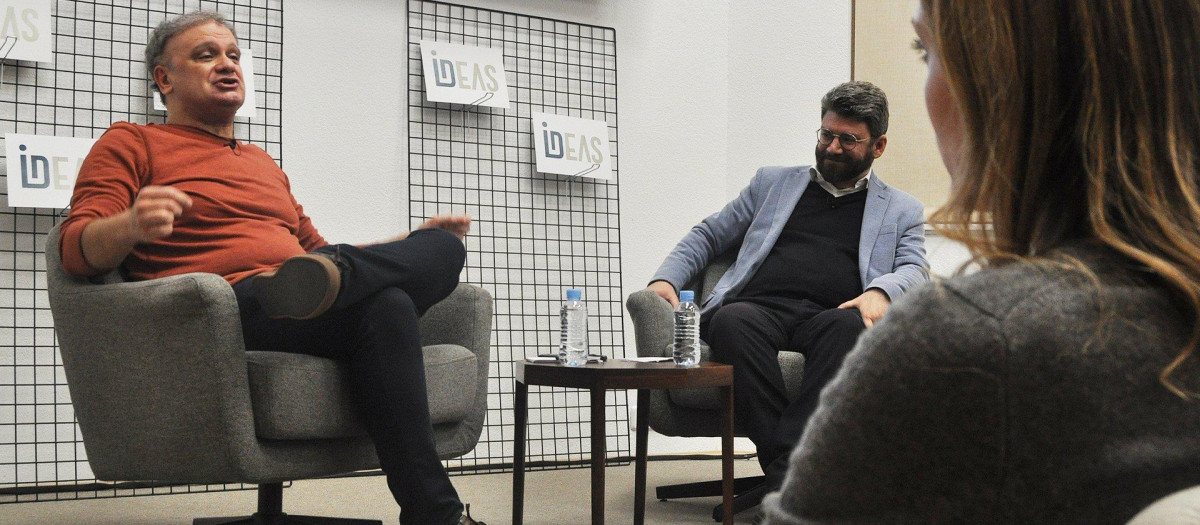 Miguel Ángel Quintana Paz y Alejandro Rodríguez de la Peña en el coloquio de la Fundación Disenso