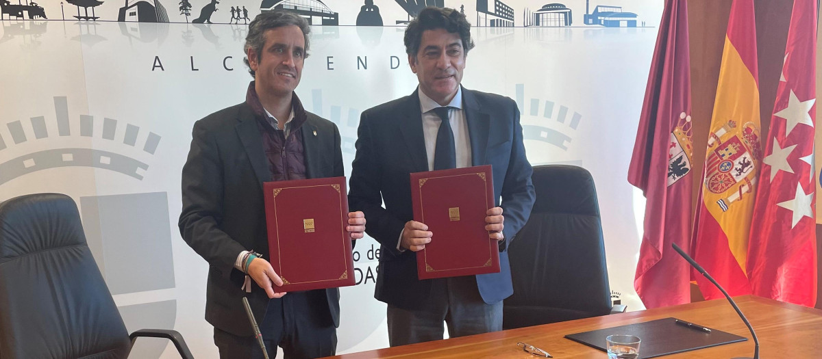 El consejero de Transportes, David Pérez y el alcalde de Alcobendas, Aitor Retozala