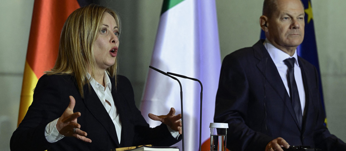 El canciller alemán Olaf Scholz y la primera ministra de Italia, Giorgia Meloni en Berlín