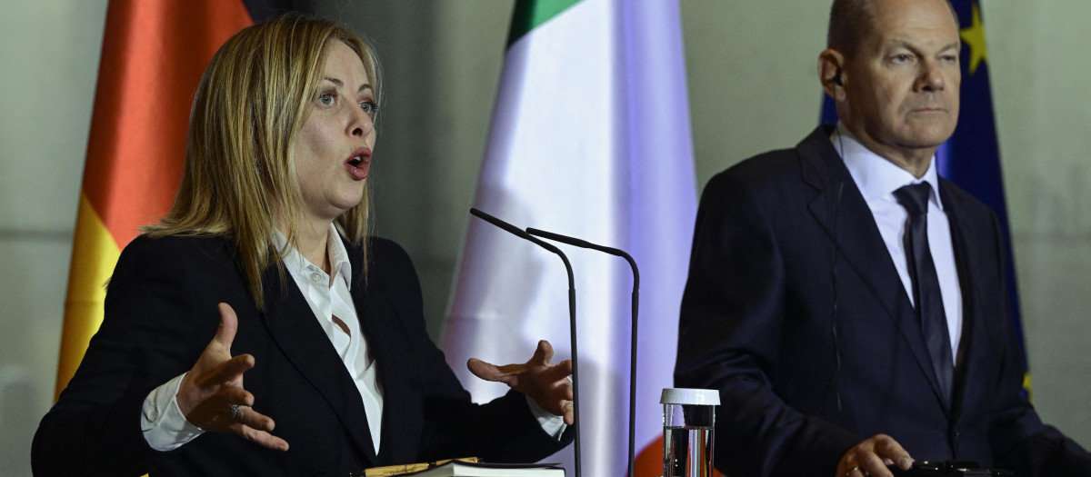 El canciller alemán Olaf Scholz y la primera ministra de Italia, Giorgia Meloni en Berlín