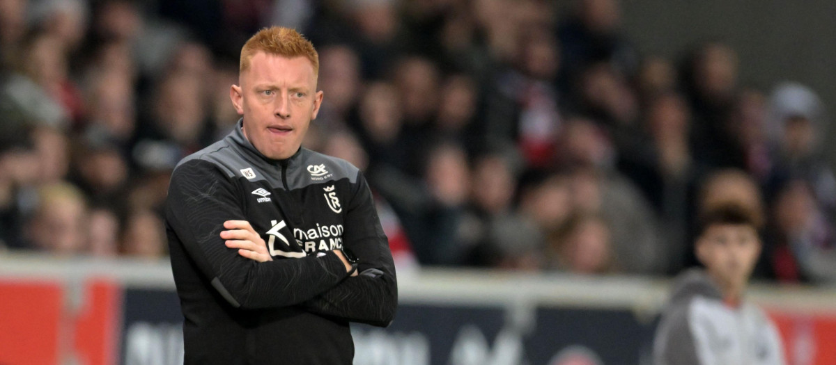 El técnico del Reims en un partido de la Ligue 1