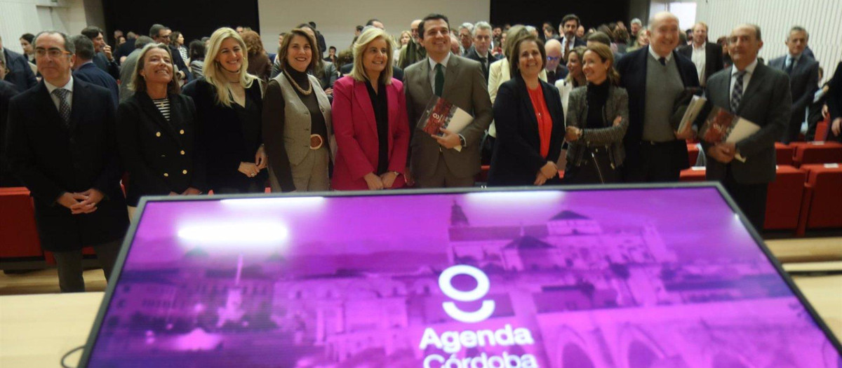 Inauguración de la Jornada 'Agenda Córdoba' con el alcalde, José María Bellido, ante unos 250 representantes económicos y sociales de la ciudad.
