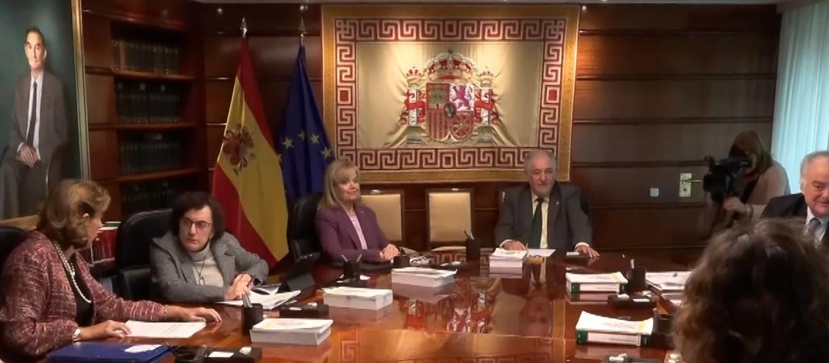 El Constitucional blinda el Pleno del aborto pero aleja la posibilidad de una sentencia unánime