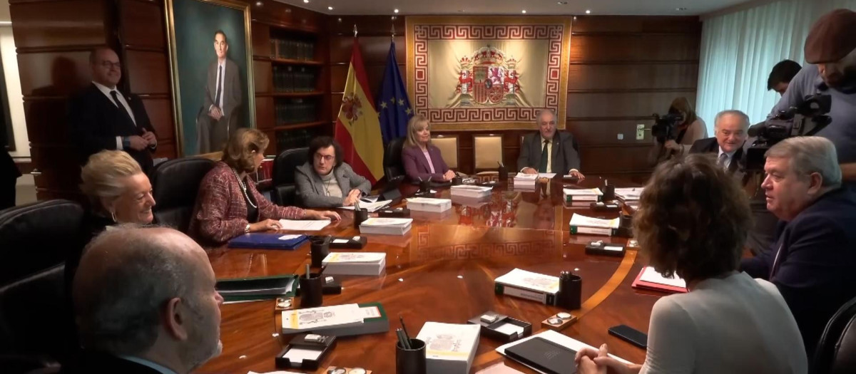 El Constitucional blinda el Pleno del aborto pero aleja la posibilidad de una sentencia unánime