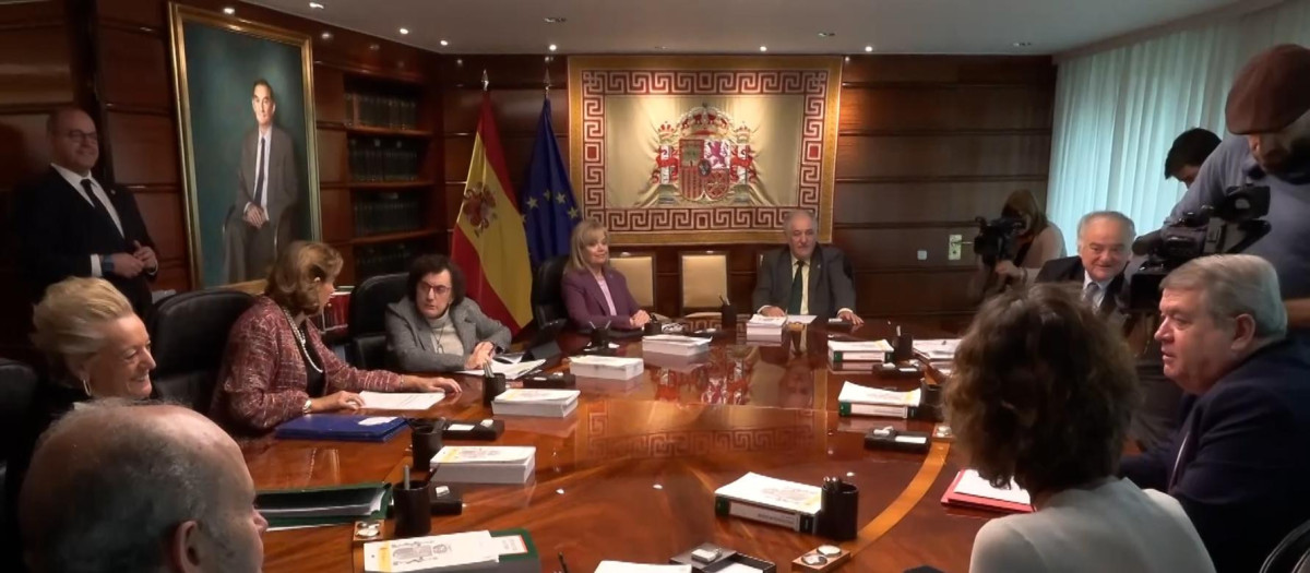 El Constitucional blinda el Pleno del aborto pero aleja la posibilidad de una sentencia unánime