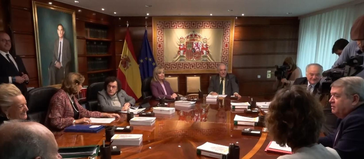 El Constitucional blinda el Pleno del aborto pero aleja la posibilidad de una sentencia unánime