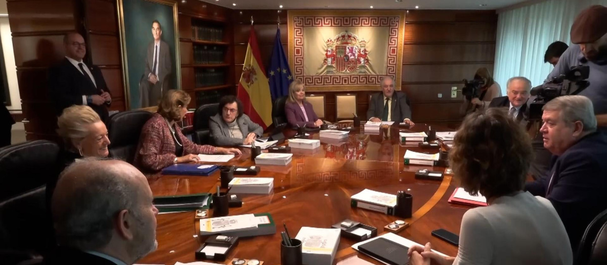 El Constitucional blinda el Pleno del aborto pero aleja la posibilidad de una sentencia unánime