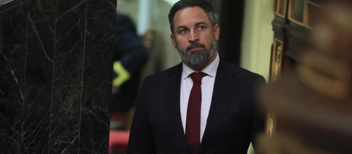 El líder de Vox, Santiago Abascal, entra en el Congreso para la sesión de control