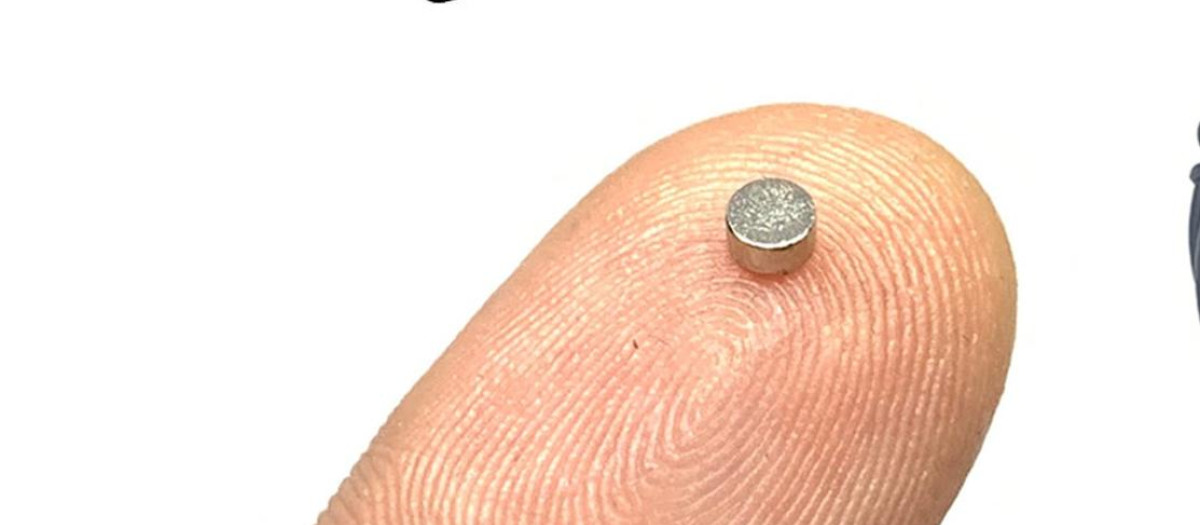 Pinganillo nano, un mini auricular para recibir las respuestas