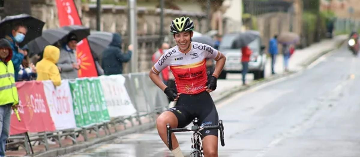 Estela Domínguez en una competición de España junior