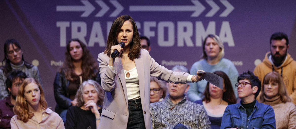 La secretaria general de Podemos y ministra de Derechos Sociales, Ione Belarra, participa en Valencia en un acto de esta formación