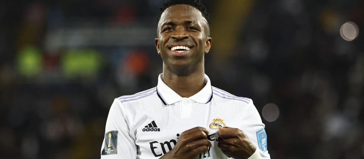 Vinicius se señaló el escudo del Real Madrid al marcar en la final del Mundial de Clubes