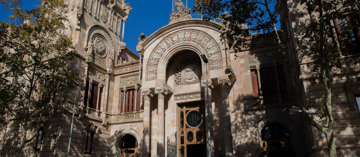 Fachada del Palacio de Justicia de Cataluña.