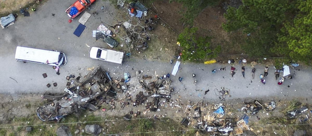 Vista aérea del accidente de tráfico en Panamá en el que han muerto casi 40 personas